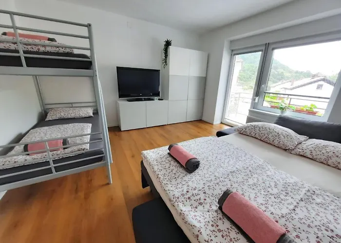 Loyd, Tolmin - Na Soci アパート *