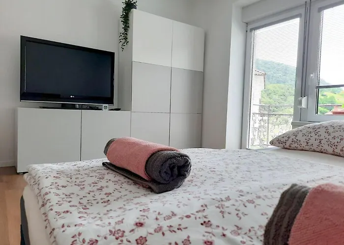 Loyd, Tolmin - Na Soci アパート *